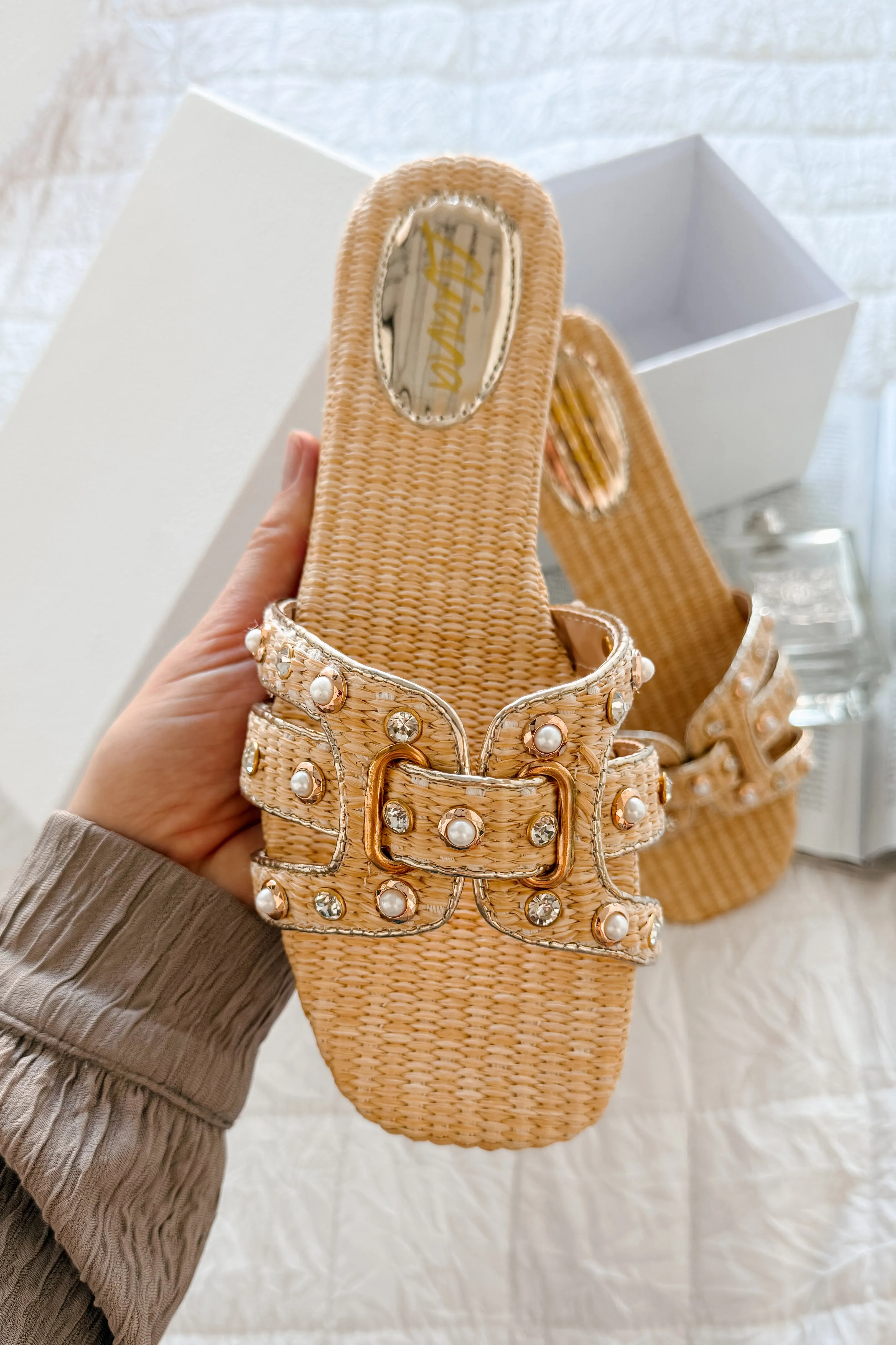 Edge Meets Effortless H Cut Flat Sandals (Natural)