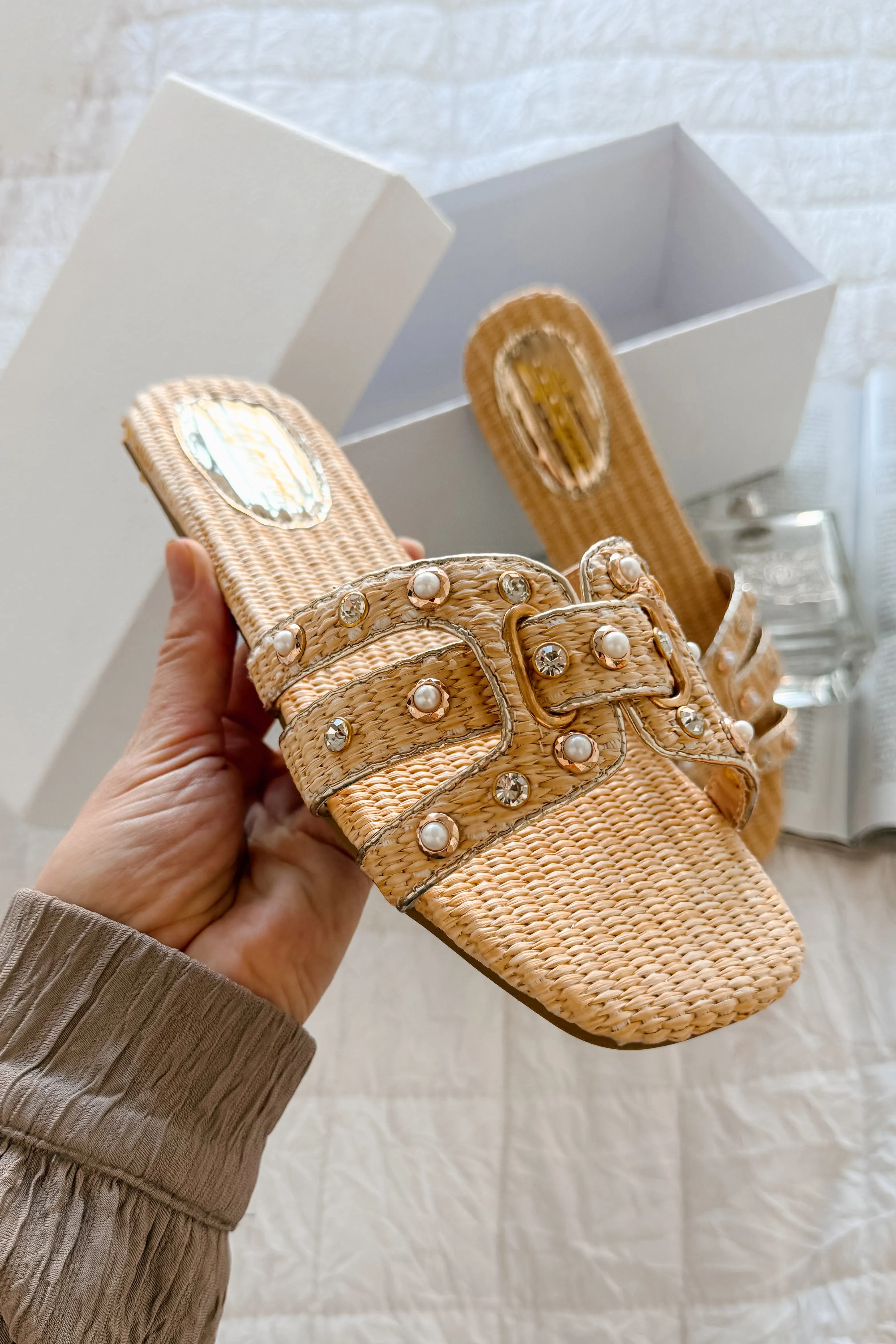Edge Meets Effortless H Cut Flat Sandals (Natural)