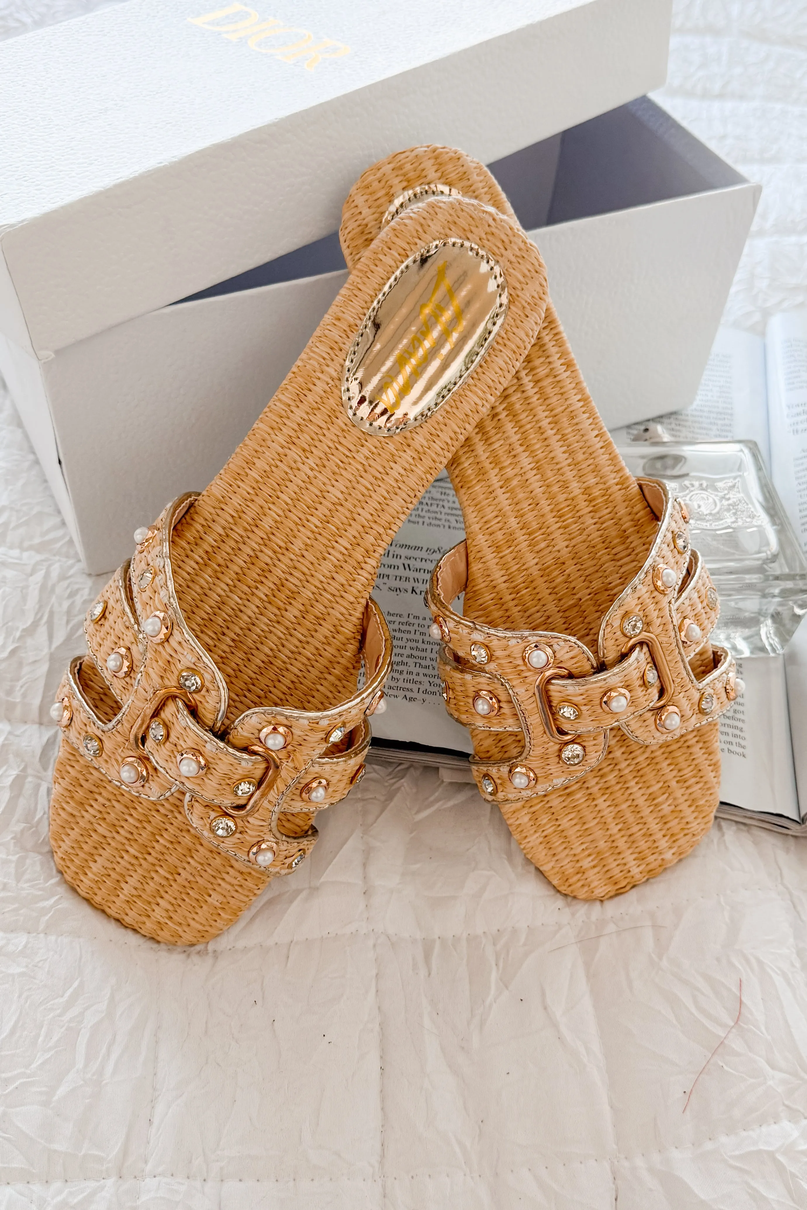 Edge Meets Effortless H Cut Flat Sandals (Natural)