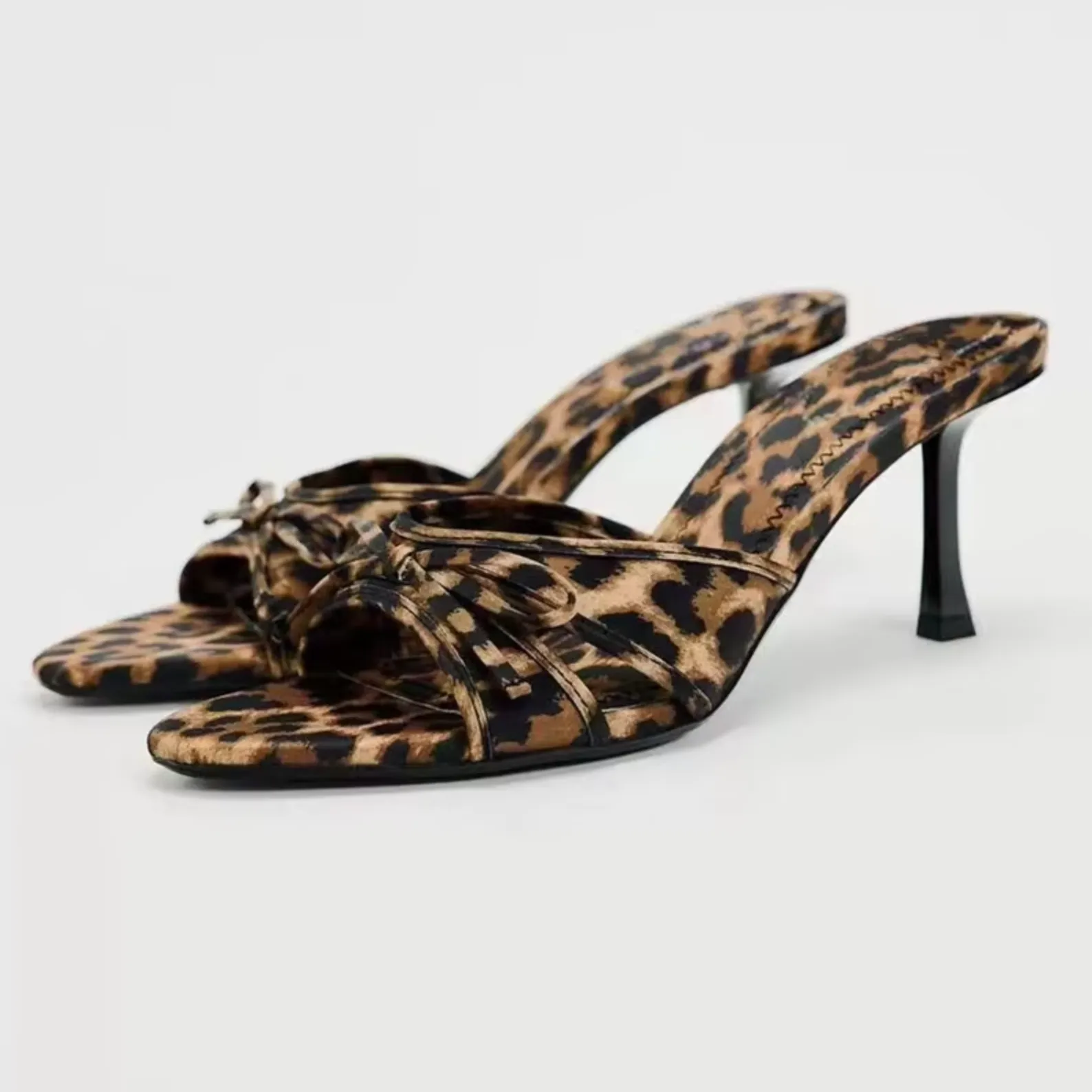 Maila – Hoge hak-slipper met luipaardpatroon