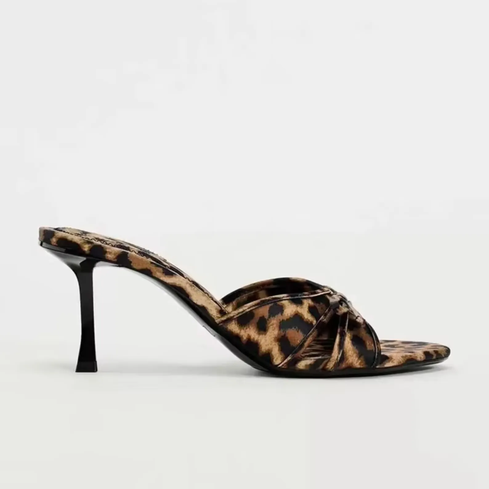Maila – Hoge hak-slipper met luipaardpatroon