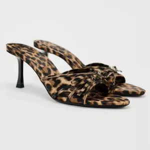 Maila – Hoge hak-slipper met luipaardpatroon