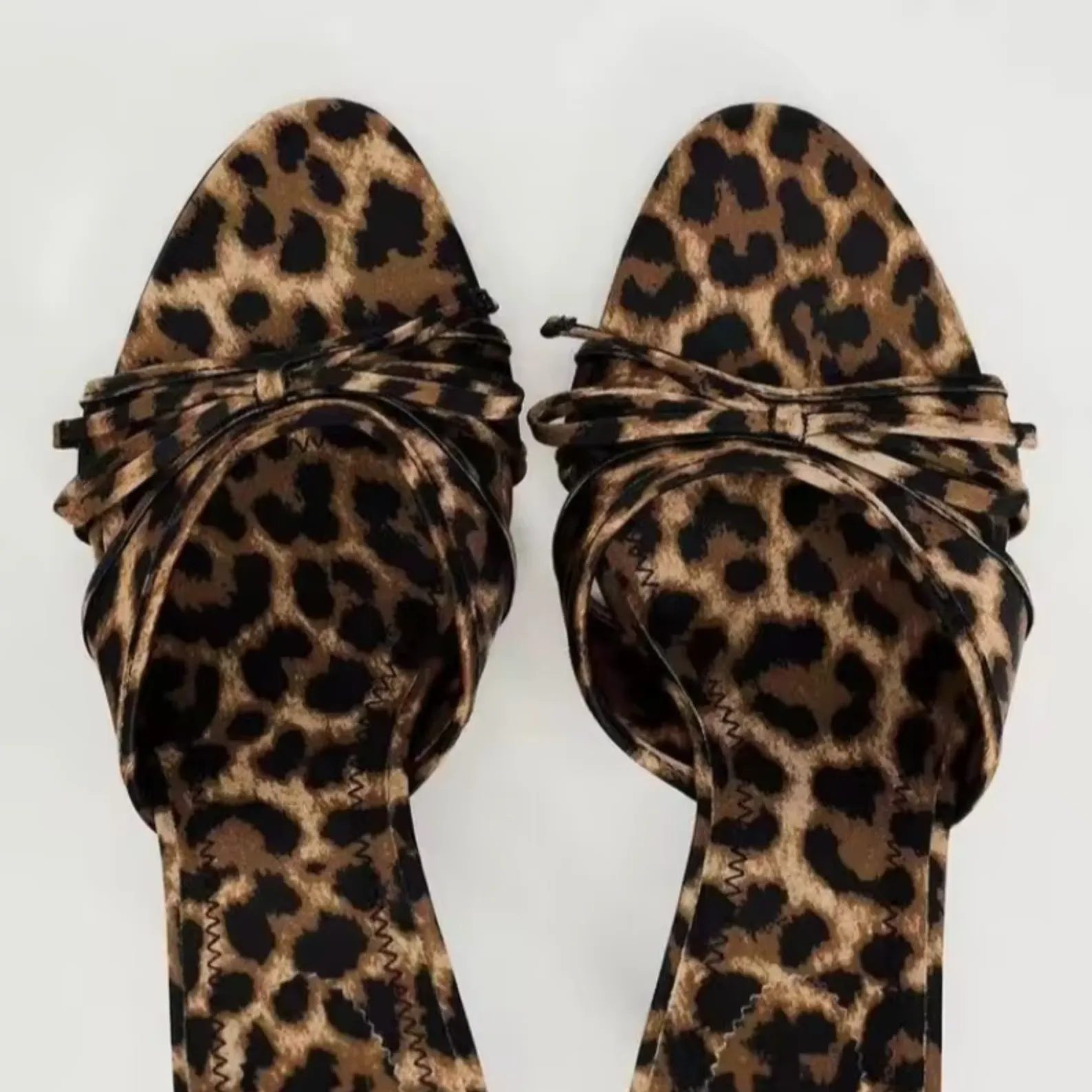 Maila – Hoge hak-slipper met luipaardpatroon
