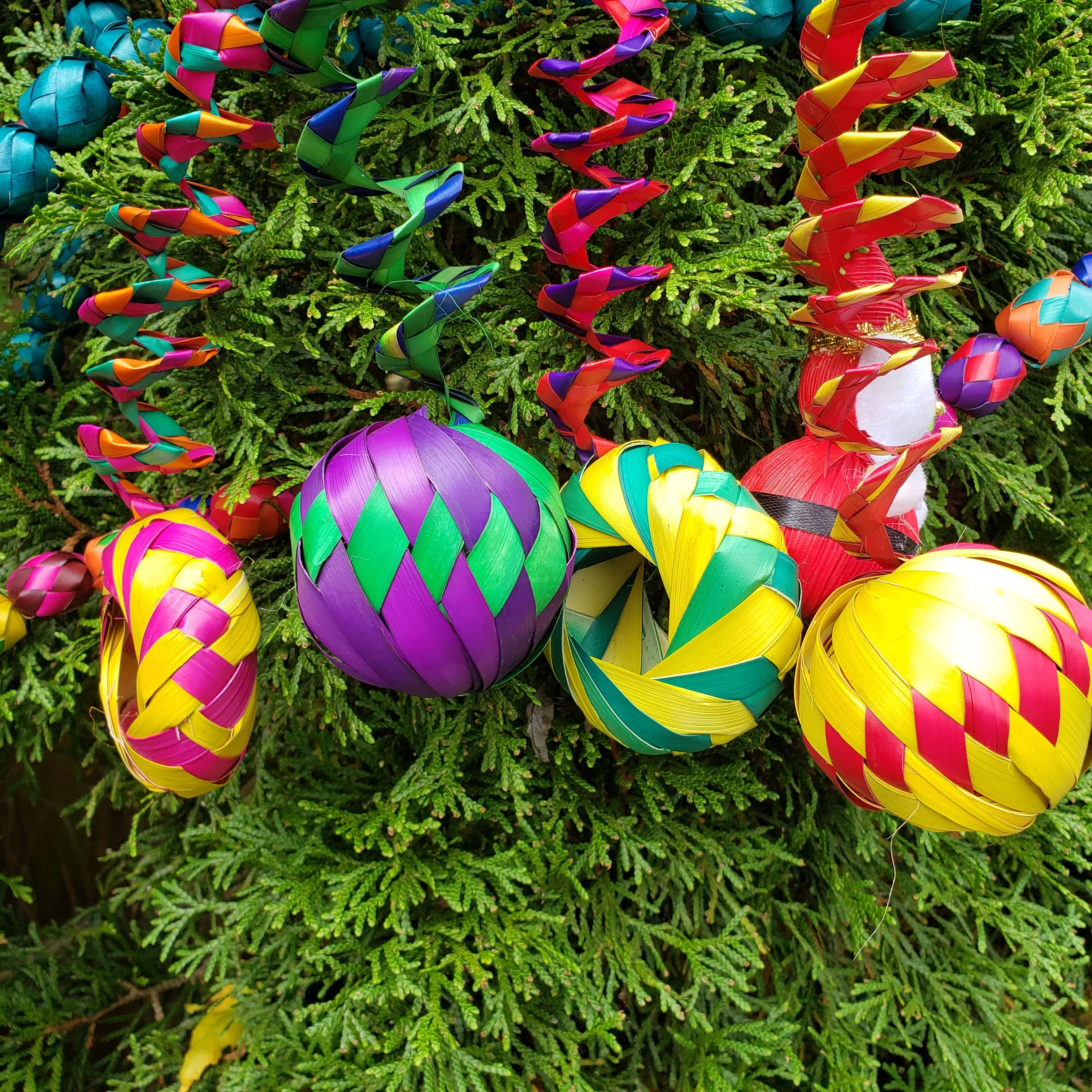 Set of 6 Mexican Palm Leaf Handmade Woven Spheres Christmas Ornaments