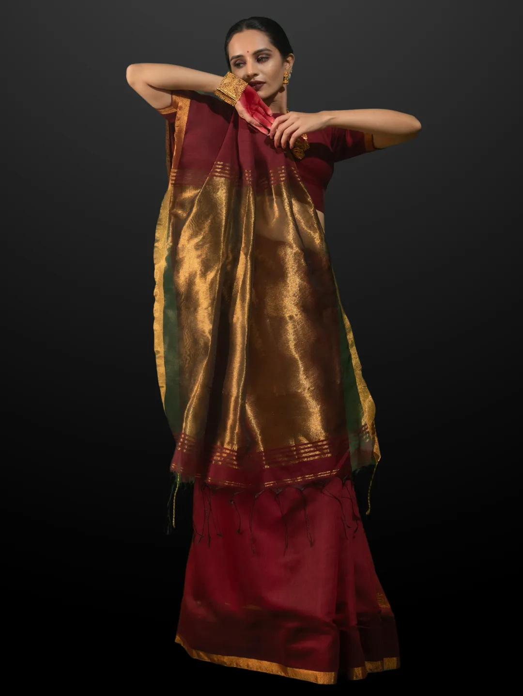 Wine Cotton Handloom Saree with Bronze Pallu with Blouse Fabric