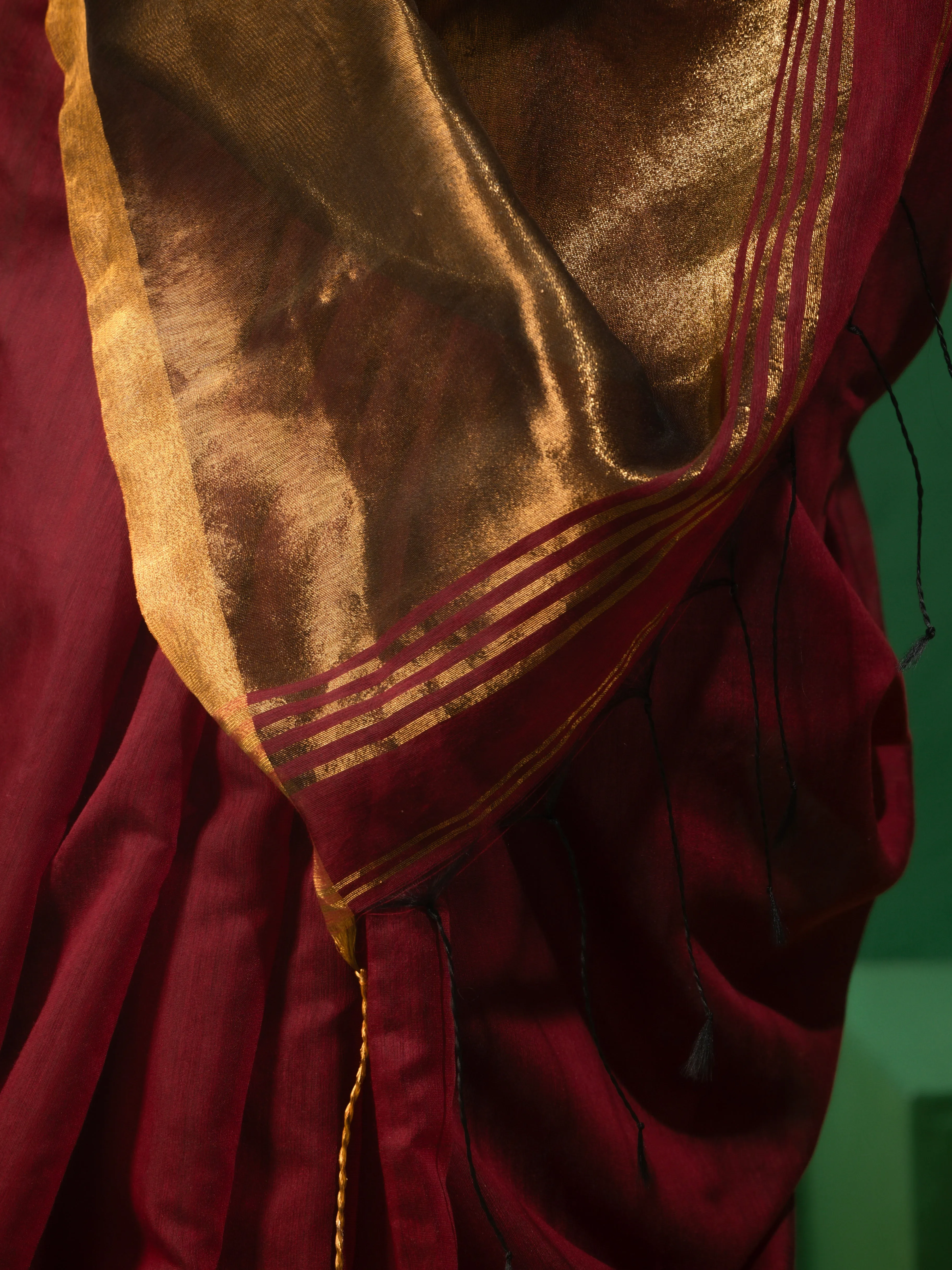 Wine Cotton Handloom Saree with Bronze Pallu with Blouse Fabric