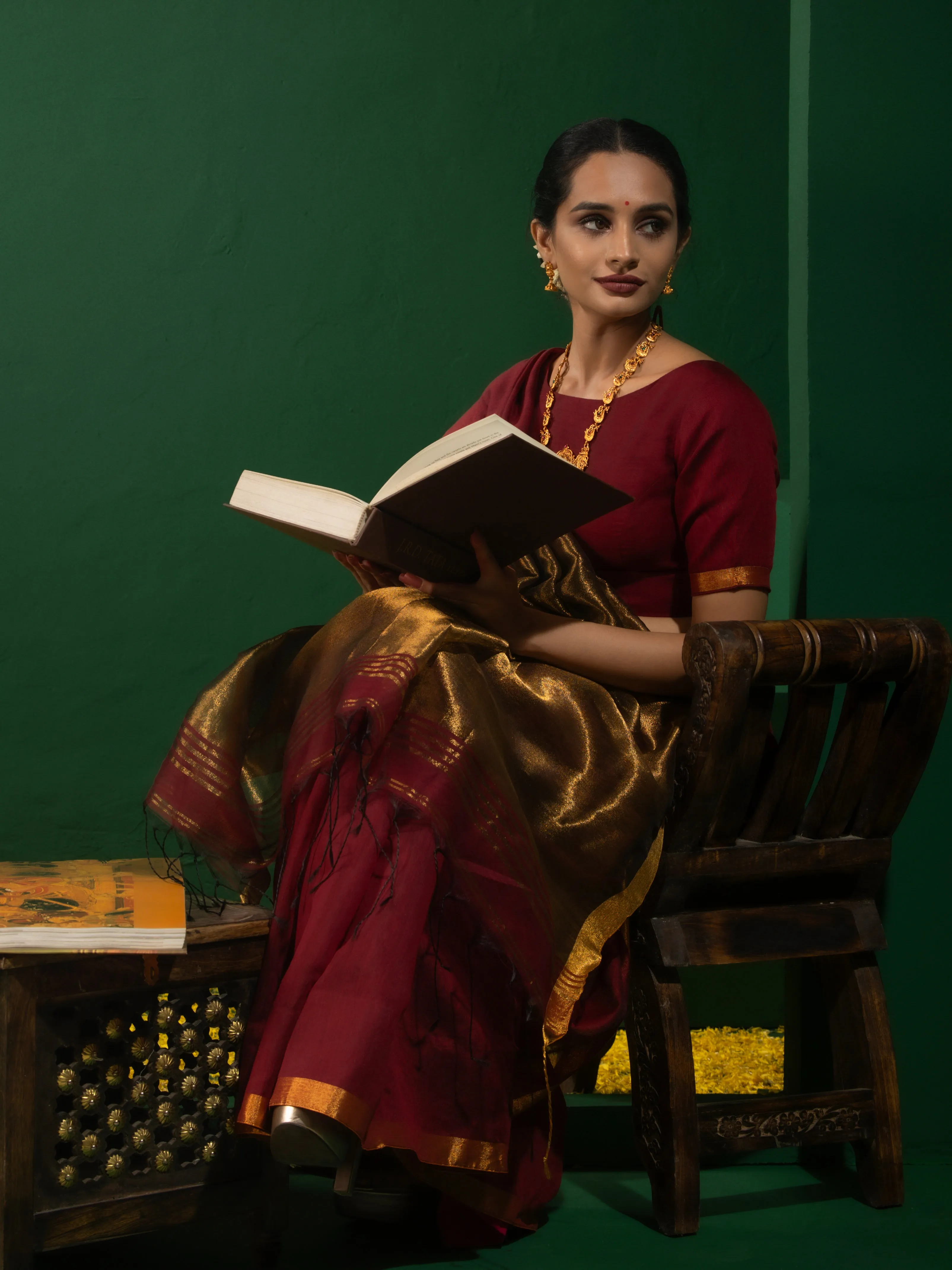 Wine Cotton Handloom Saree with Bronze Pallu with Blouse Fabric