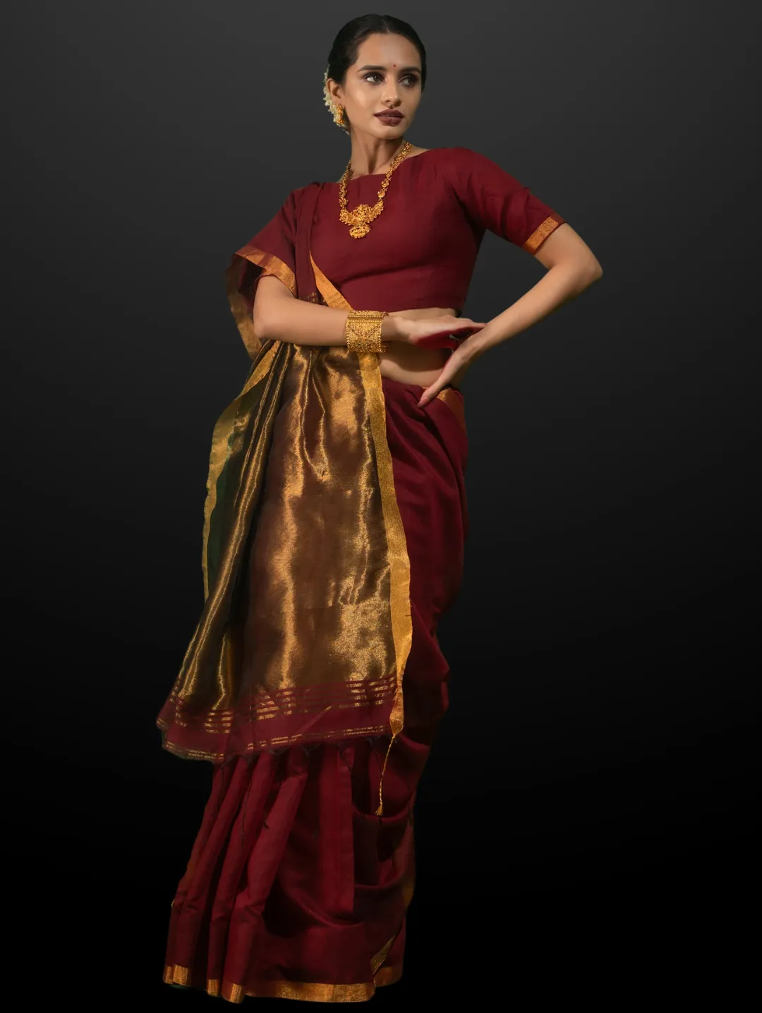 Wine Cotton Handloom Saree with Bronze Pallu with Blouse Fabric